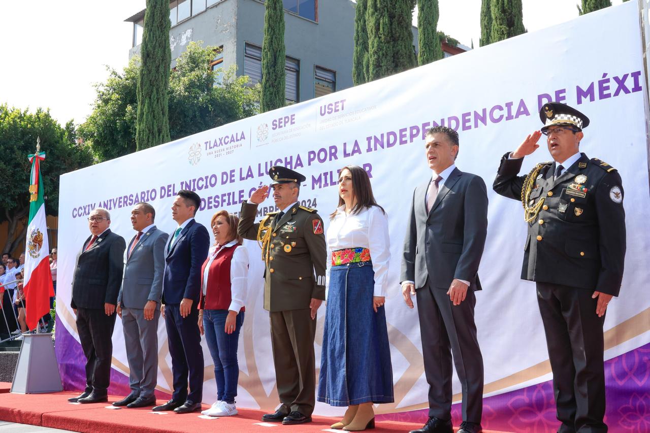 Encabeza gobernadora desfile cívico militar de la Independencia de México